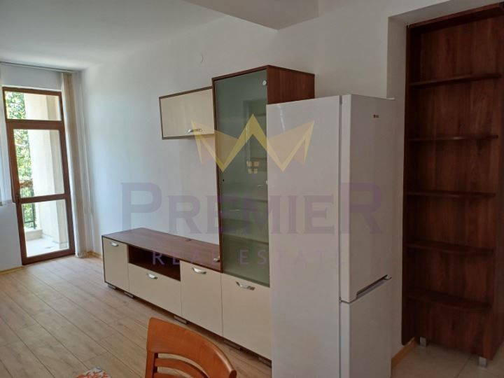 Двустаен апартамент, Бриз