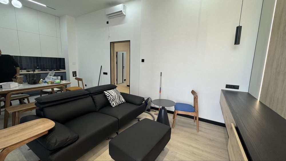 Продается квартира с терассой в центре города дружба камолон