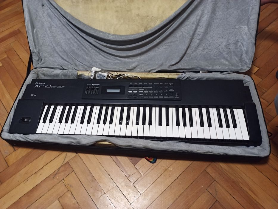 Orga Roland xp-10