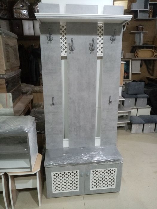 Продам новую вешалку в прихожую!