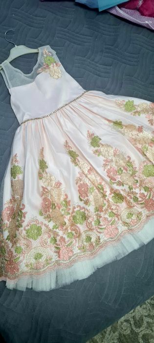 Продам очень красивое платье.