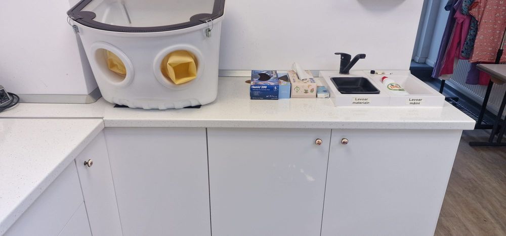 Echipamente tehnică – mașină frezat, scanner, imprimantă 3D, mobilier