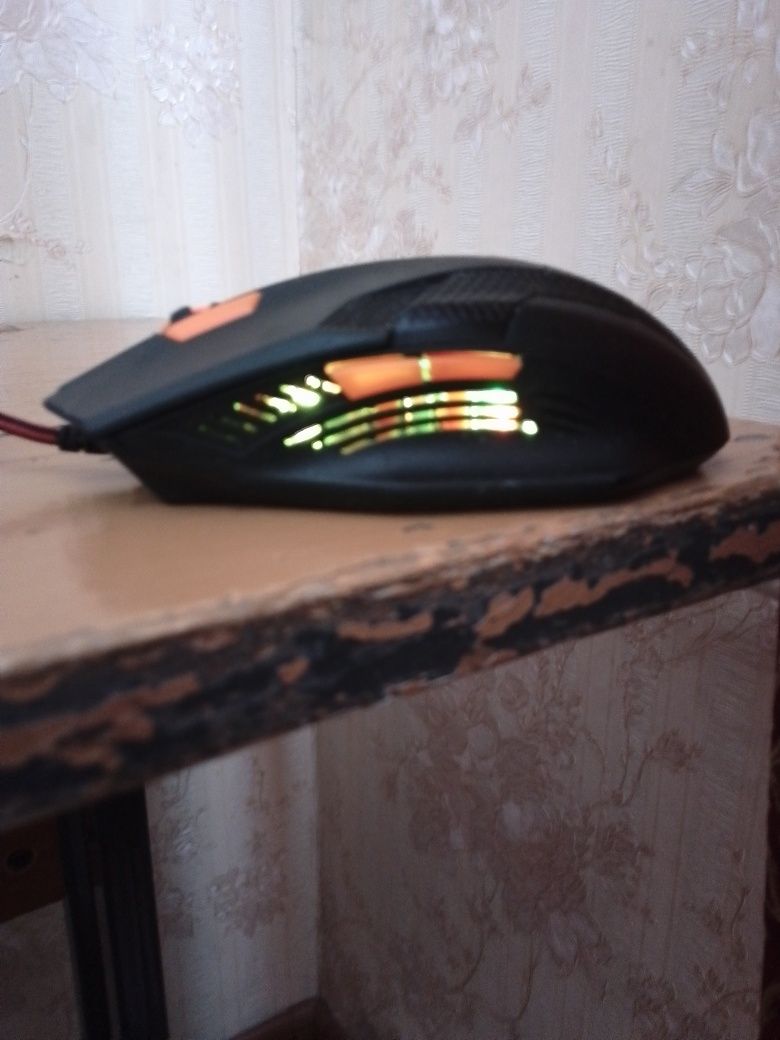 Продаю игровую мышку