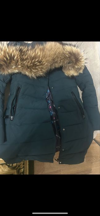 Зимняя куртка очень богато смотрится изумрудный цвет