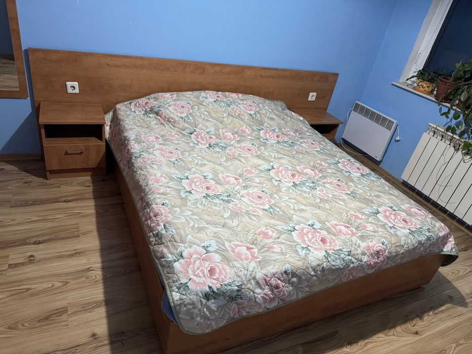 Продавам спален комплект