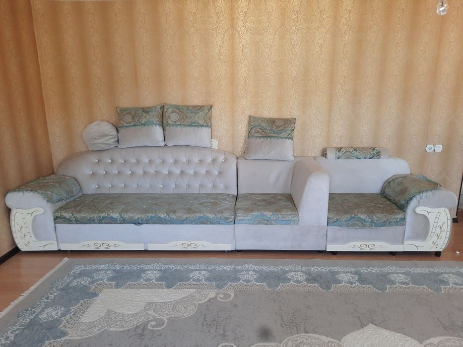 Продам мебельный уголок,раскладывается