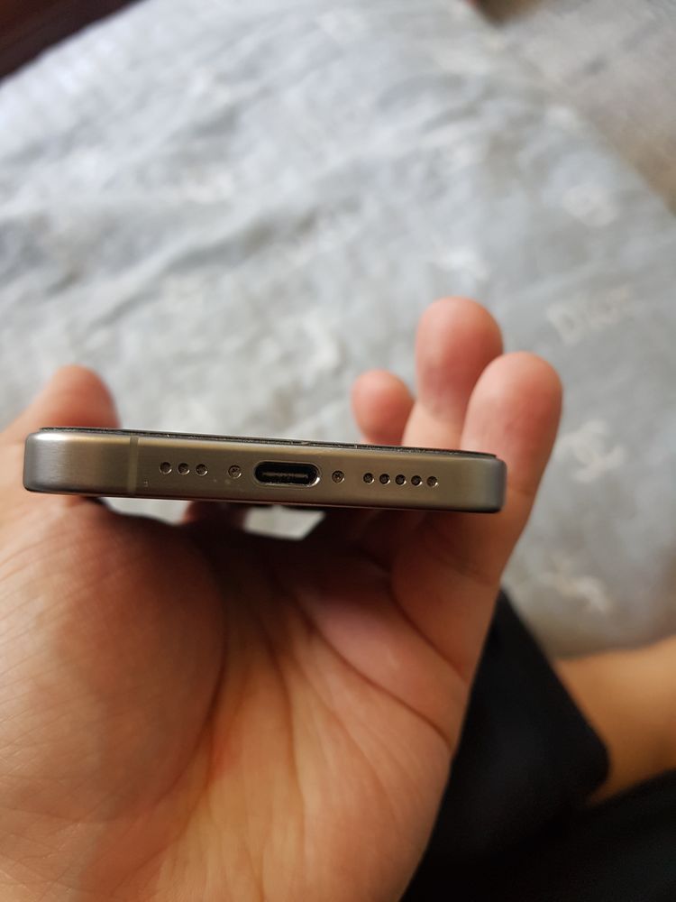Продаю IPhone 15 Pro