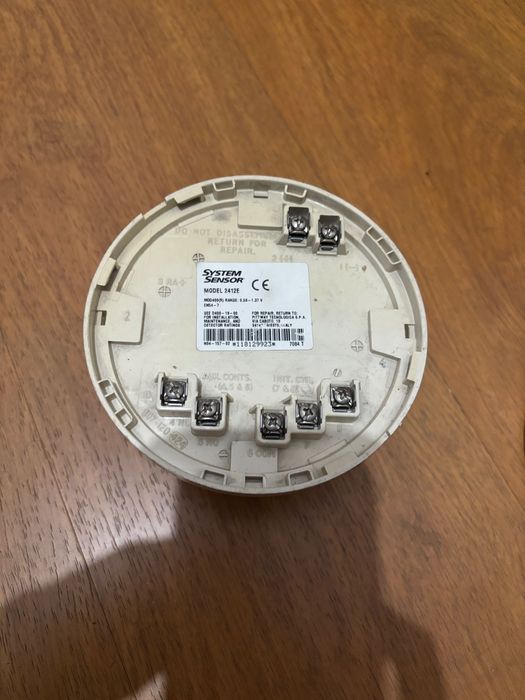 Detector de fum System Sensor Model 2412E, stare foarte buna