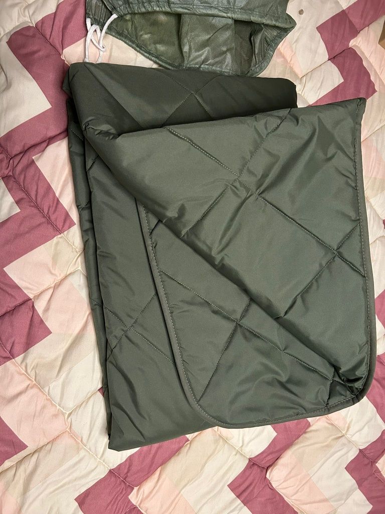 Saci de dormit,când se desfac au 160/200 cm.