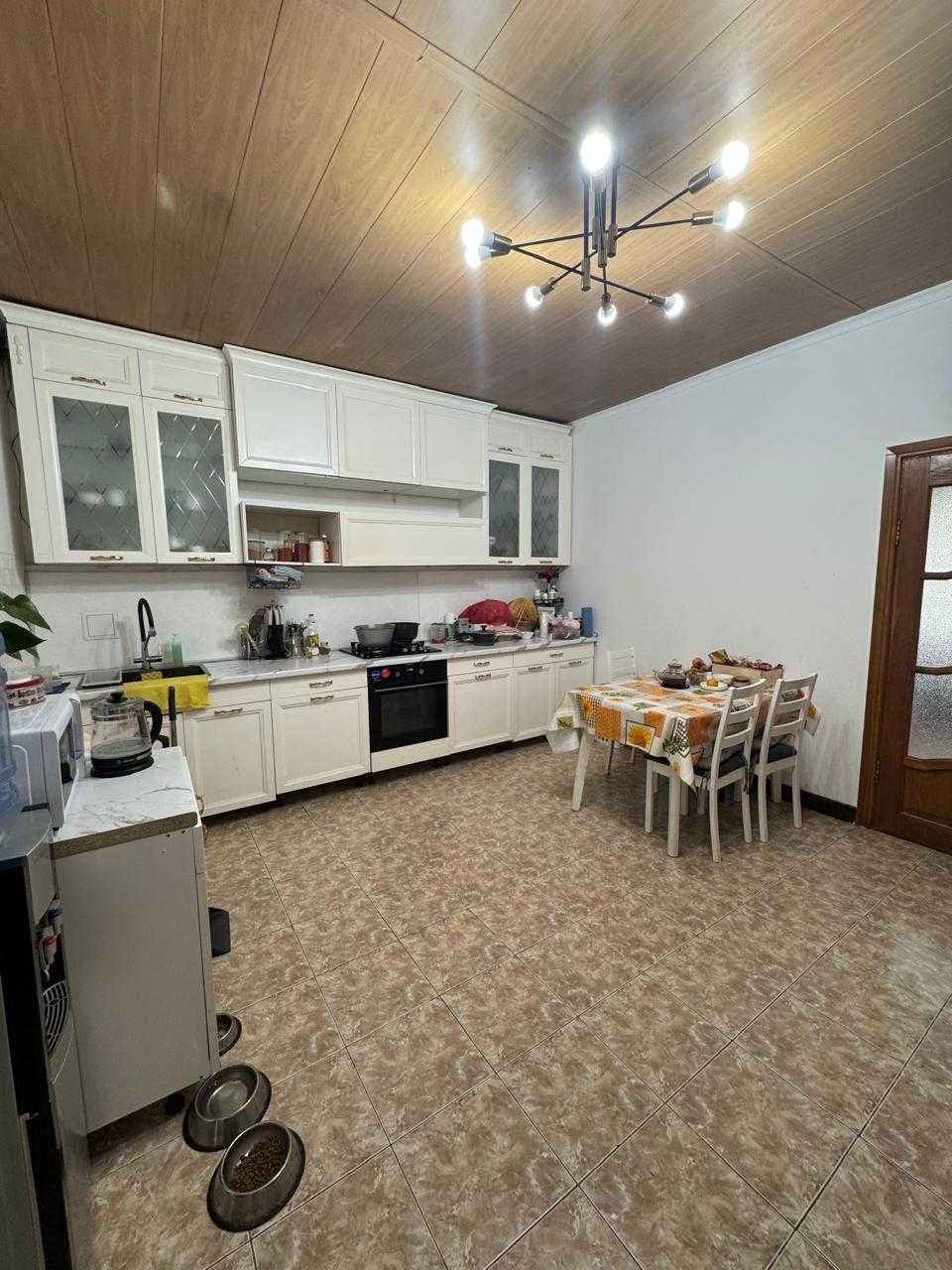 Частный дом в хорошем районе