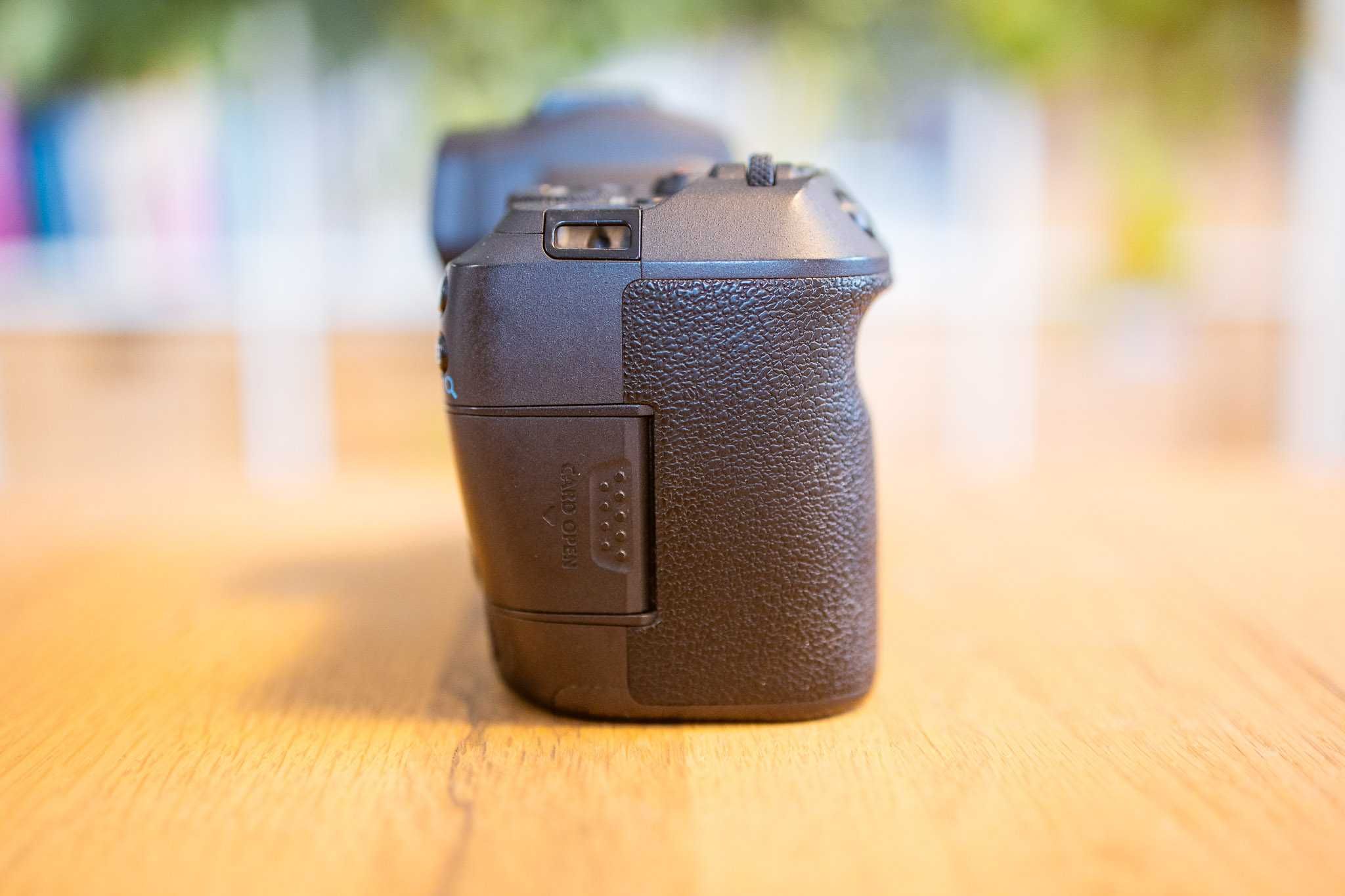 Canon EOS R Mirrorless 30.3 MP Full Frame Body