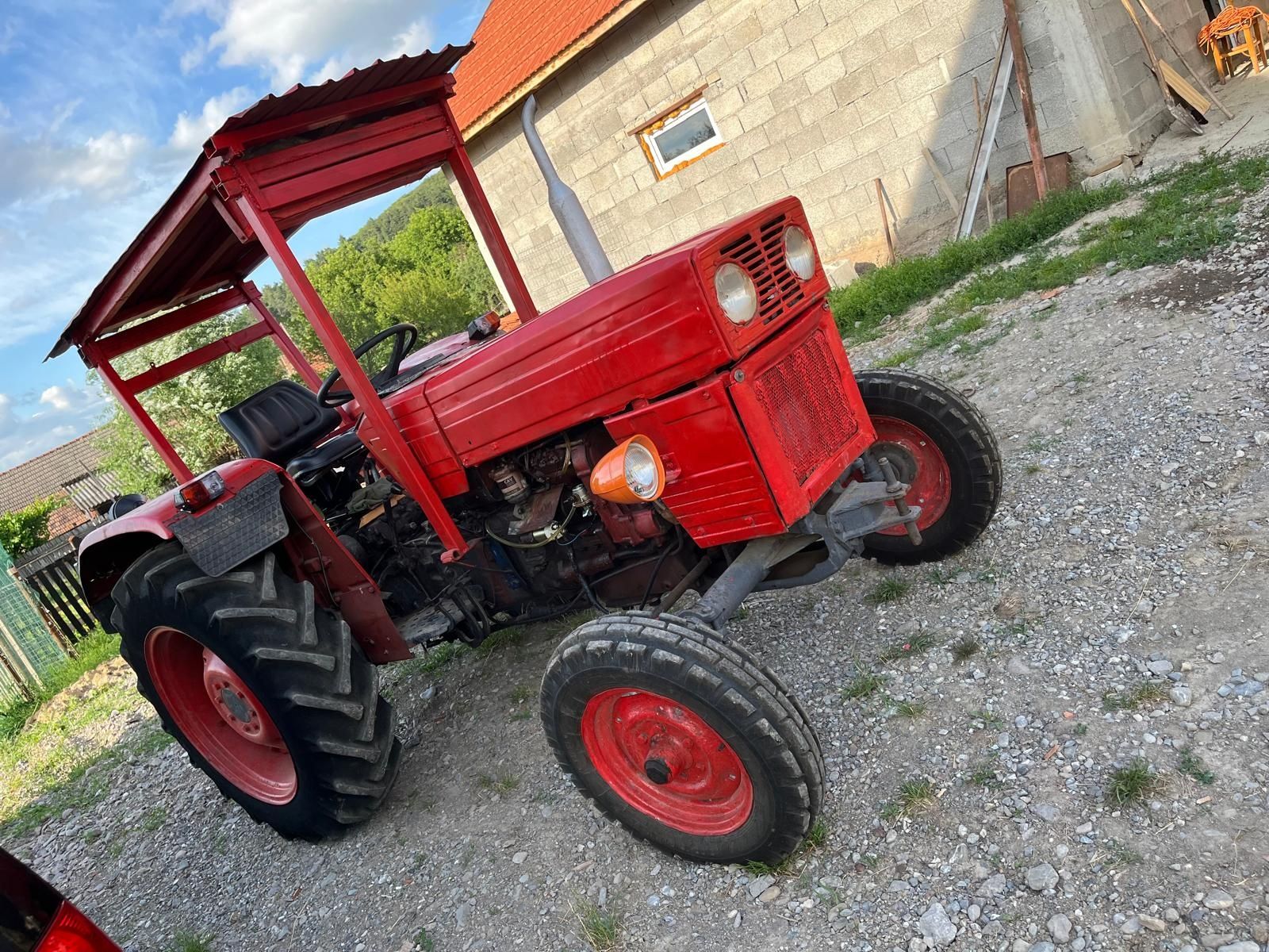 Vând tractor universal 445