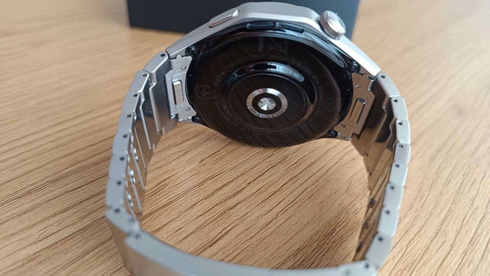 Часовник Huawei GT 4