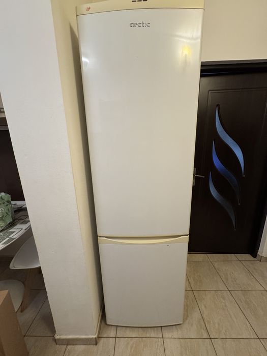 Combina frigorifica frigider + congelator Arctic