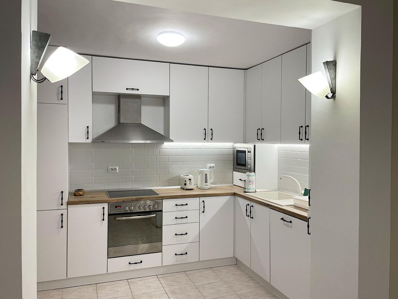 Дава се под наем Многостаен апартамент в Варна, Център - 135 кв.м за 1000 € - Снимка #2