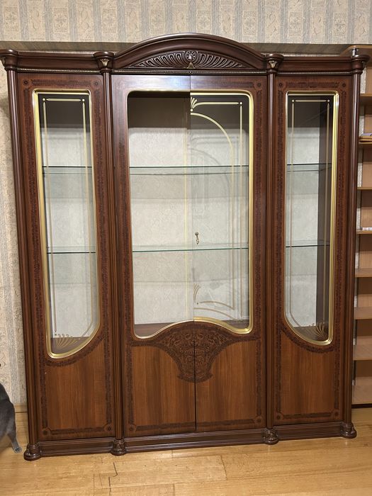 Продам шкаф и комод. Зеркало в подарок!