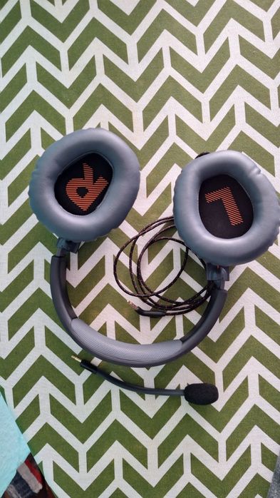 Căști de gaming JBL Quantum 100 noi