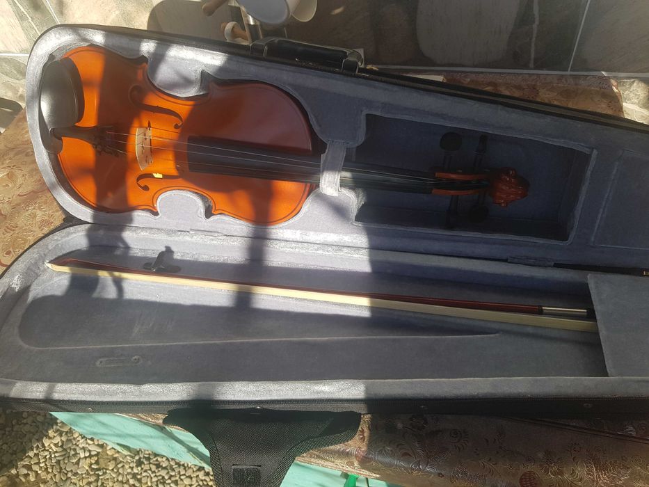 Orga, chitara, vioara