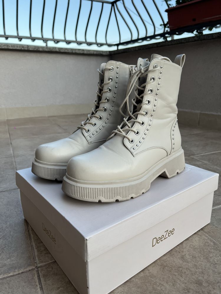 Бежови боти Dee Zee