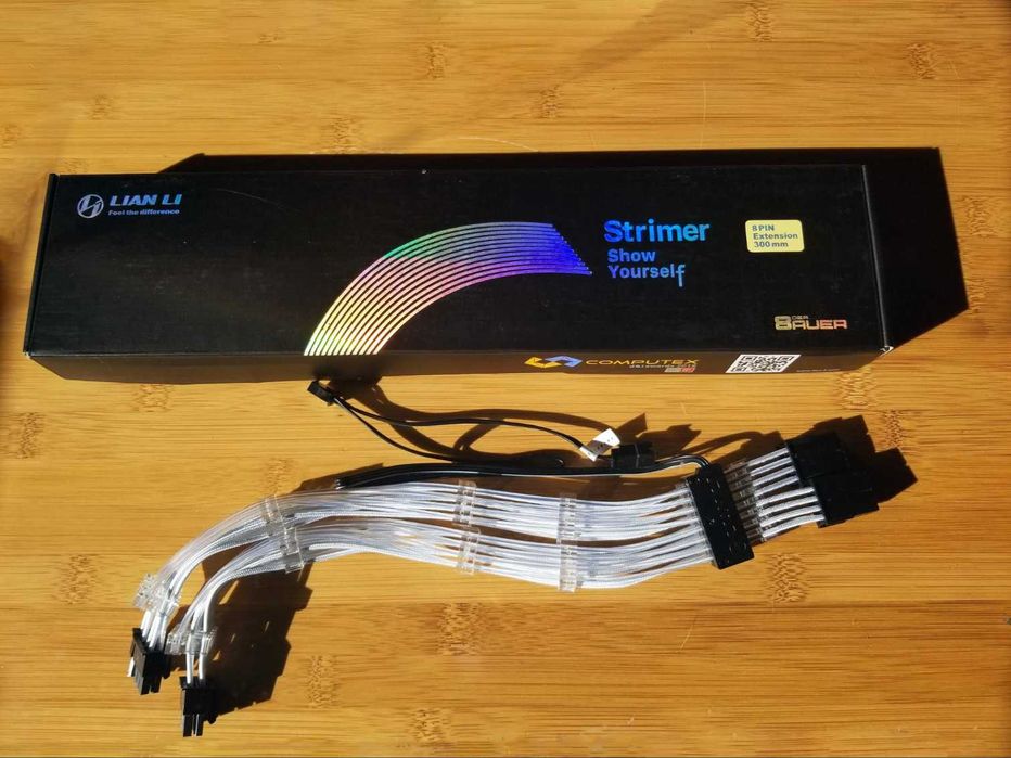 Cablu prelungitor RGB Lian Li Strimer Plus V2 2x8 pin