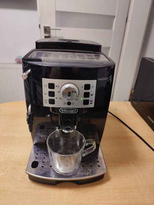Espressor nou automat DELONGHI Magnifica S merge cu boabe de cafea