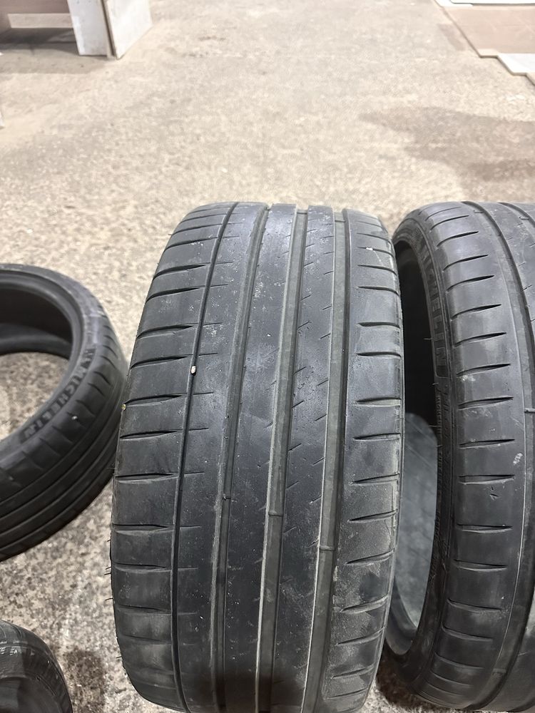 Продам комплект летней резины Michelin R19