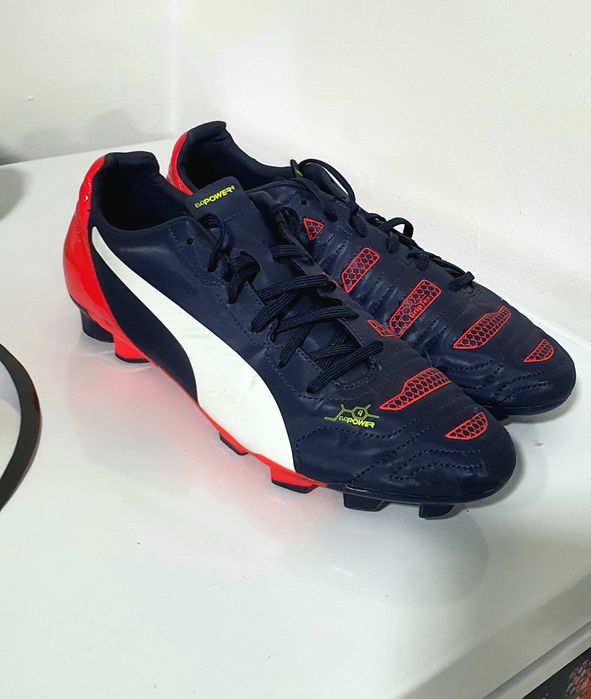 Ghete de fotbal diferite tipuri și marimi