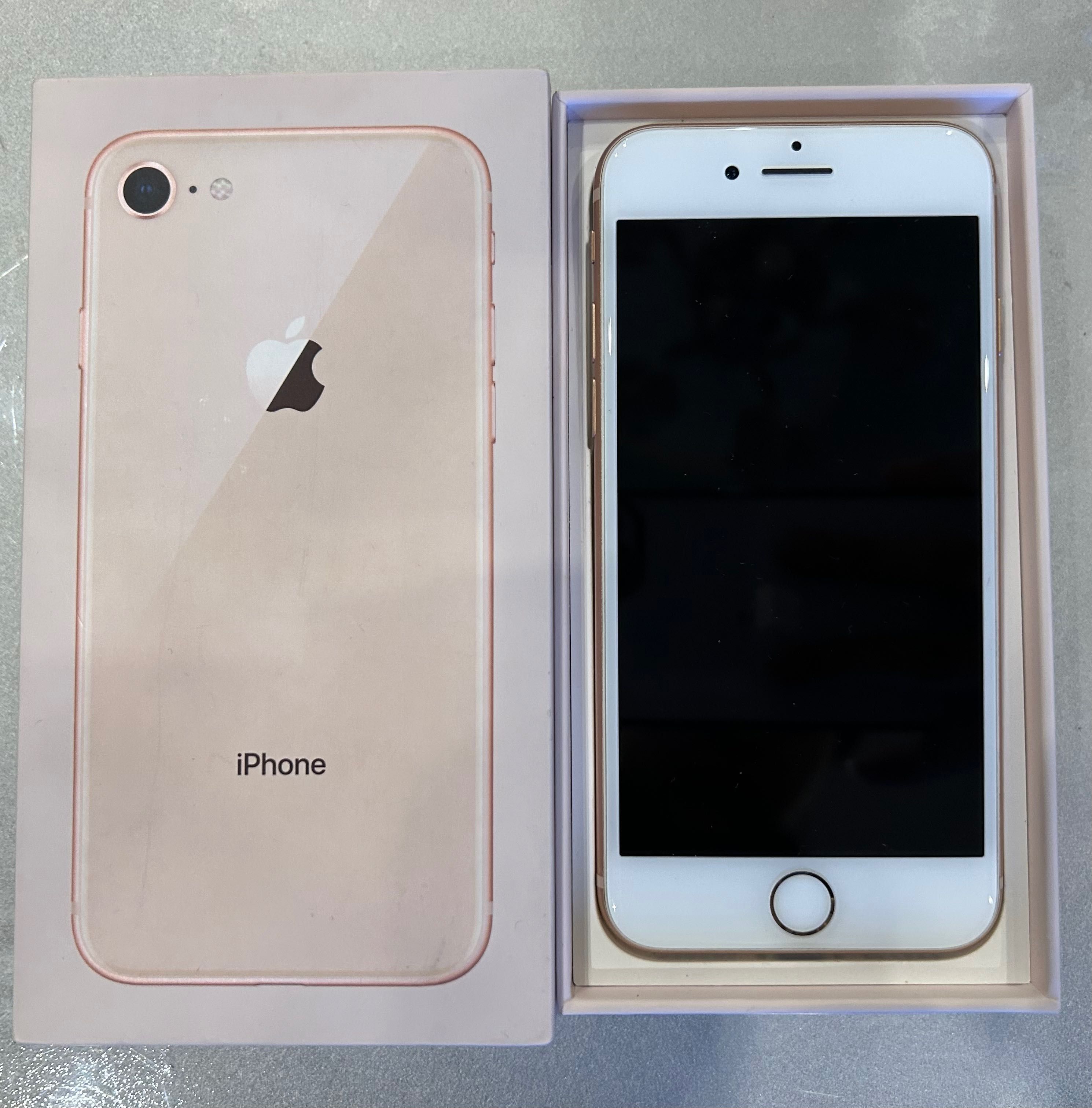 iPhone 8,64G Rose Gold В много добро състояние!