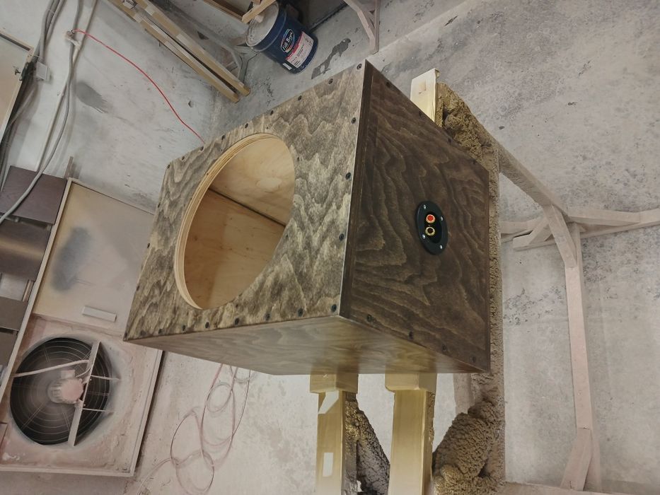 Продам короб для SQ сабвуфера 12дюймов