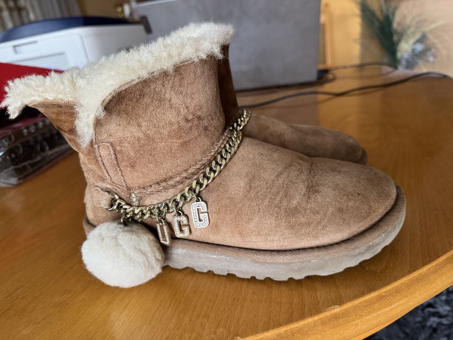 Vand cizme ugg maro