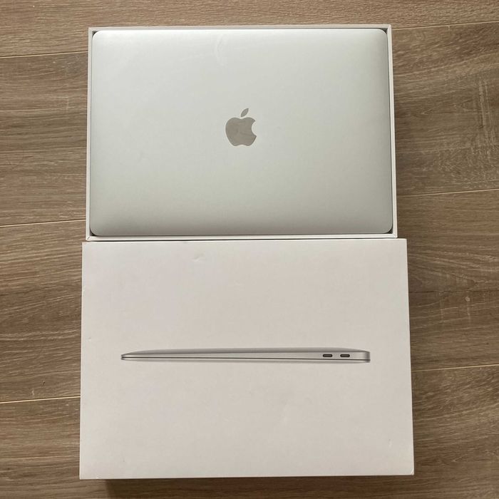 Продам Macbook Air 2018 Silver