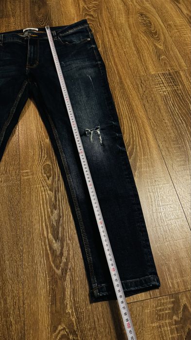 Blugi rupti Zara