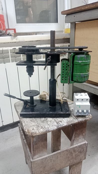 Настольный маленький сверлильный станок