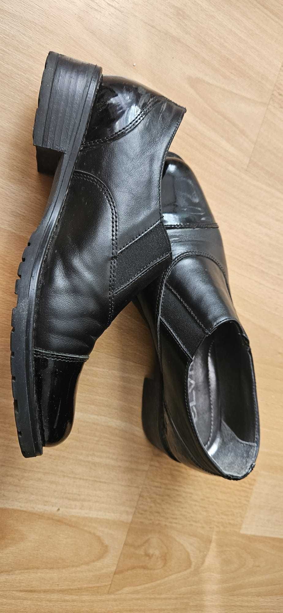 Pantofi de piele negri toamna