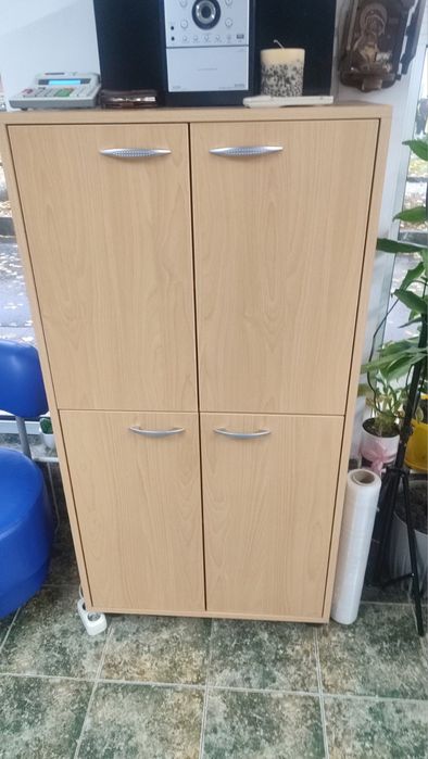 Шкаф с четири вратички