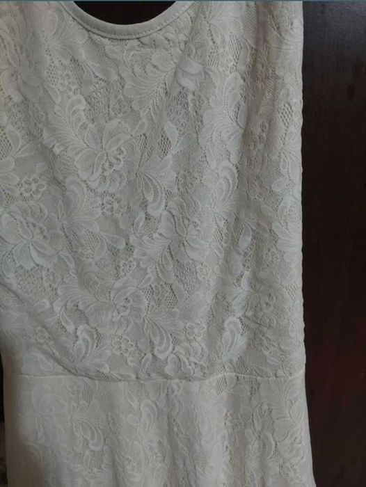 Rochie dantelă evenimente S spate descoperit crem