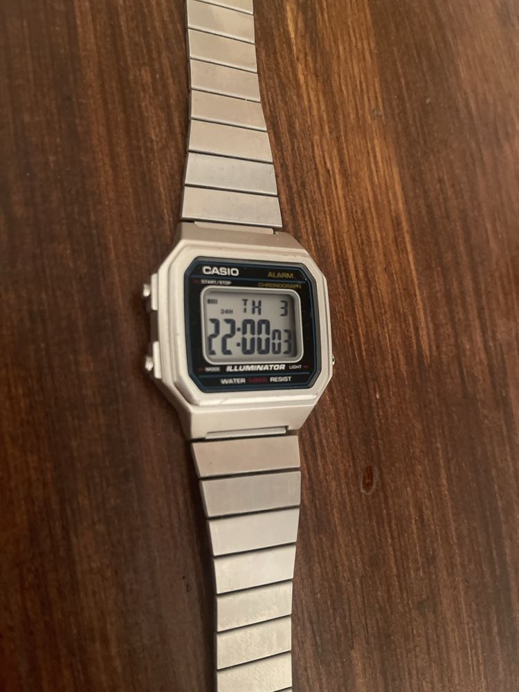 Часы электронные Casio