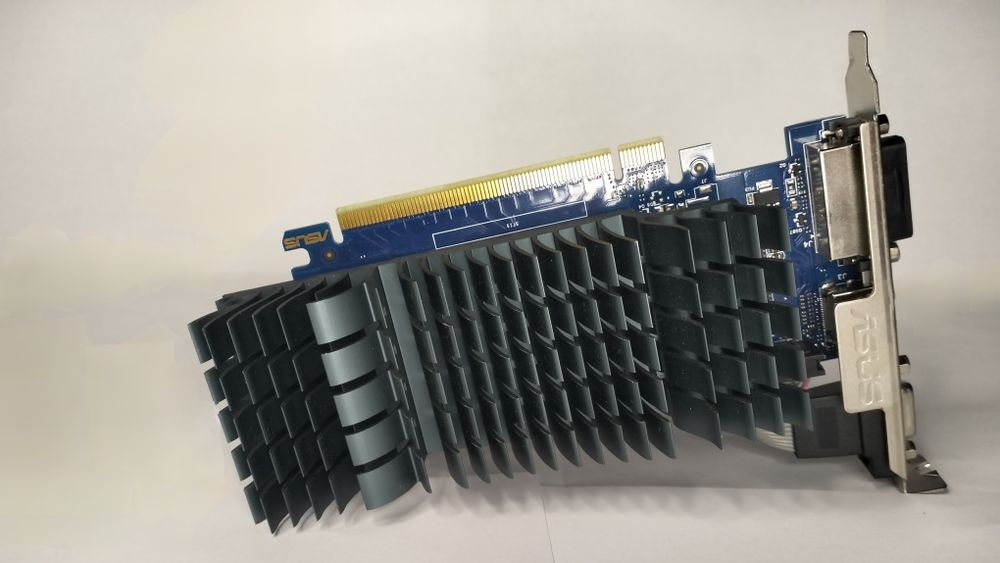 Vând placă video GeForce GTX 730