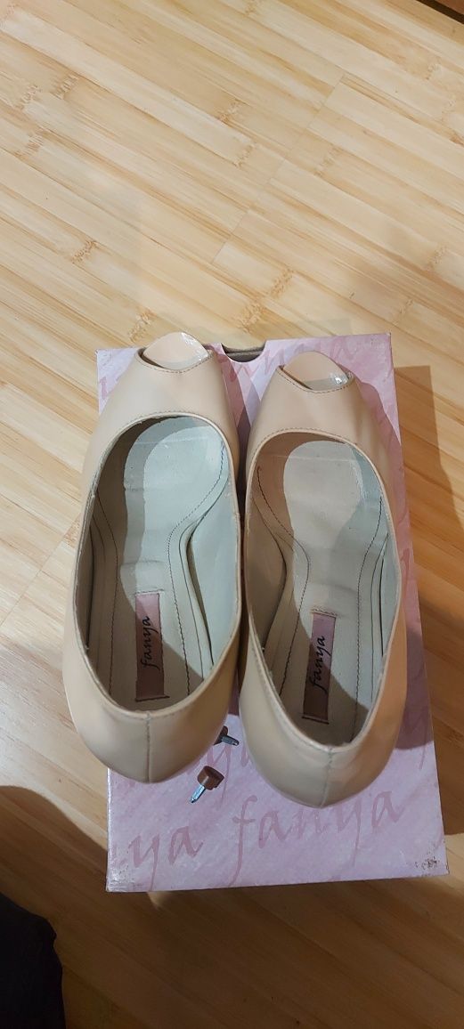 Pantofi piele naturala nude