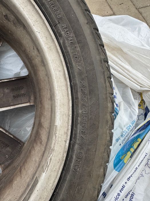 Anvelope Bridgestone Renault vară 4 buc + jante 225/45/R17