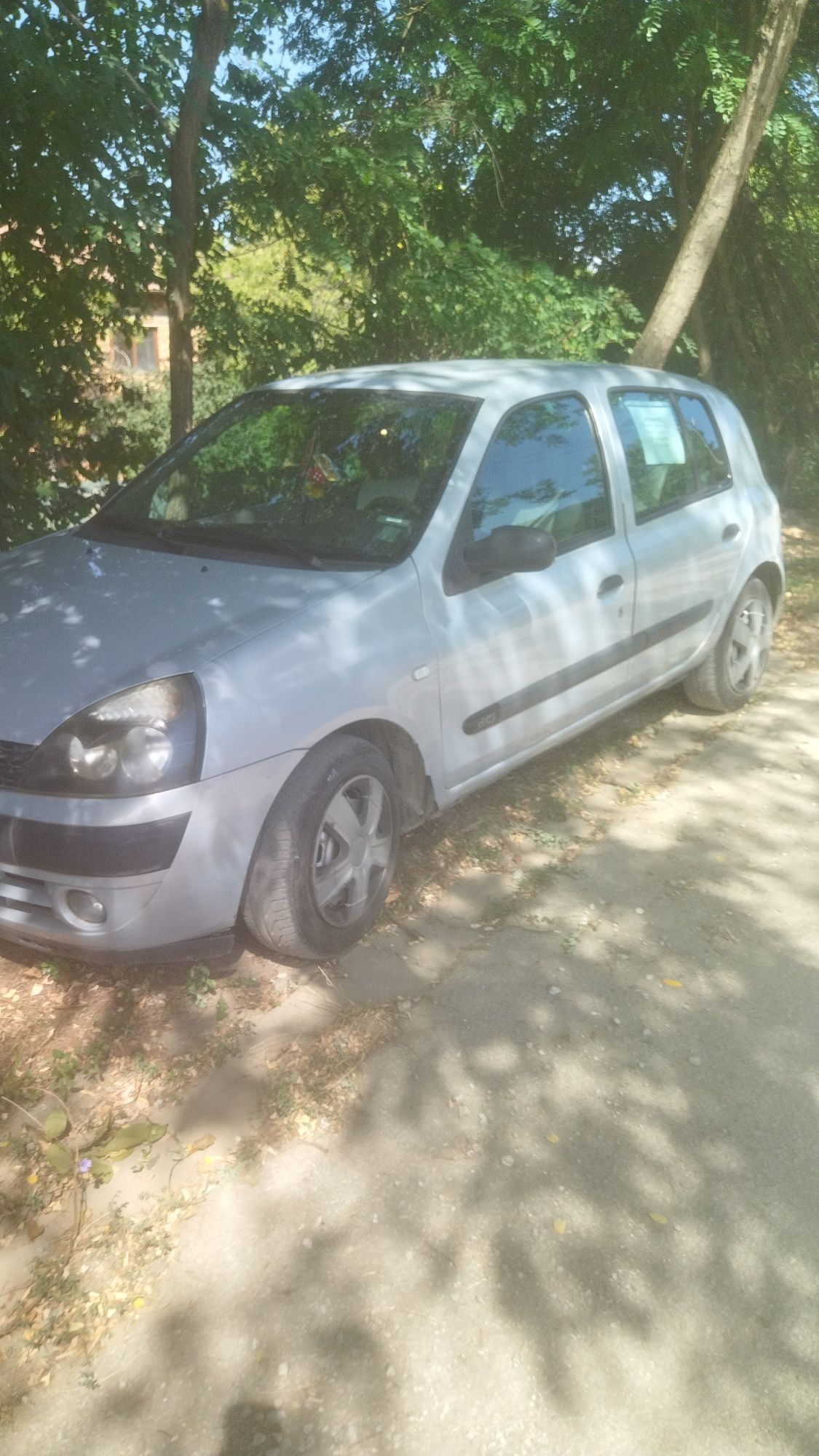Продавам кола Рено