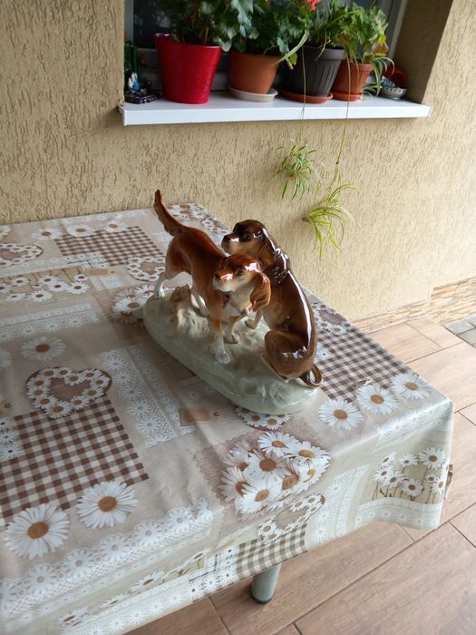 Biblou portelan doi caini