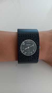 Черен дамски часовник TRITON с камъчета