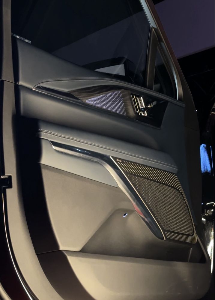 Cadillac Escalade IQ Sport 2