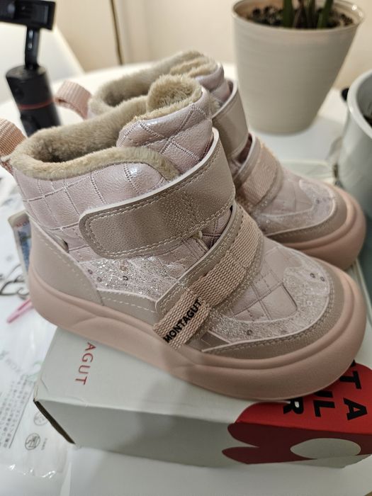 Продам новые детские ботинки