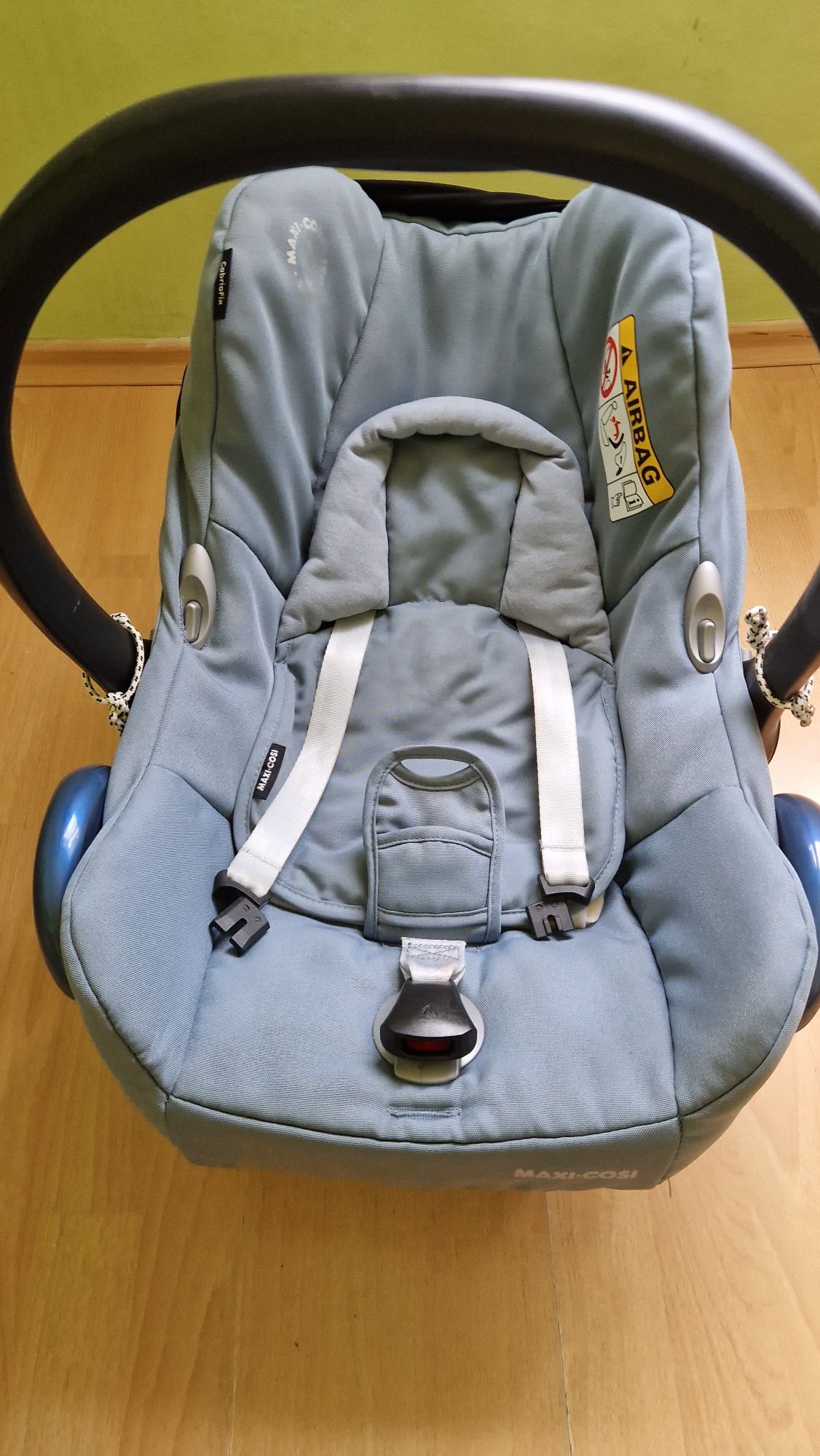 Столче / кошче за кола Maxi Cosi Cabriofix