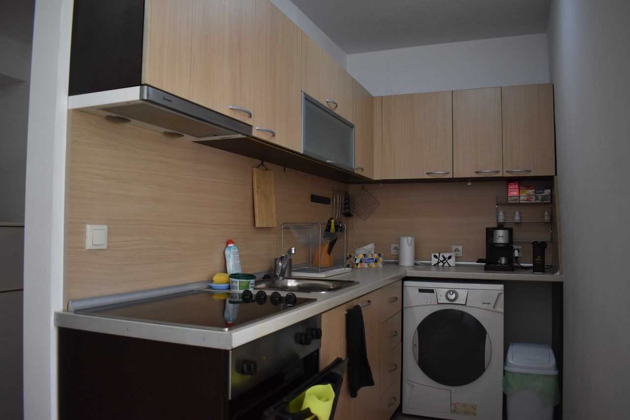 Дава се под наем Тристаен апартамент в Банско - 102 кв.м за 500 € - Снимка #2