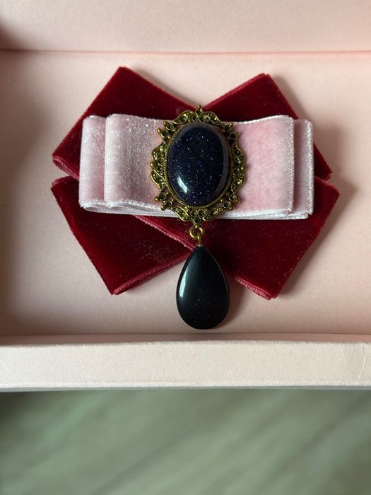 Елегантни брошки