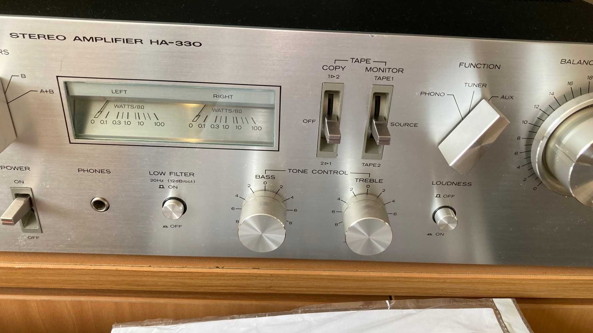 Hitachi HA-330 усилвател