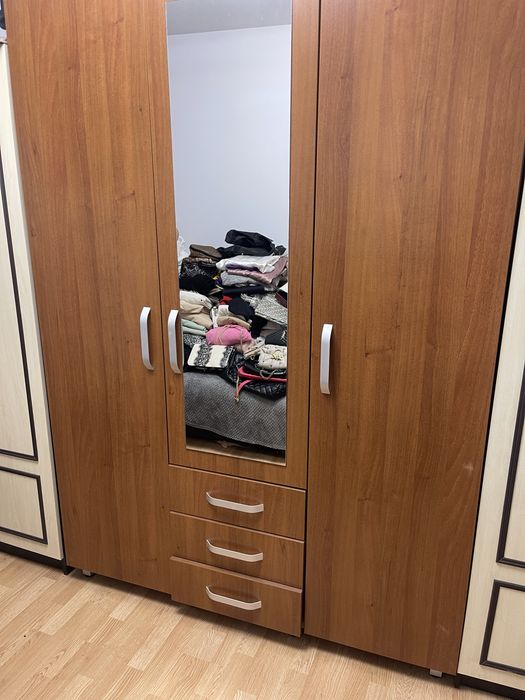 Trei dulapuri pentru dormitor